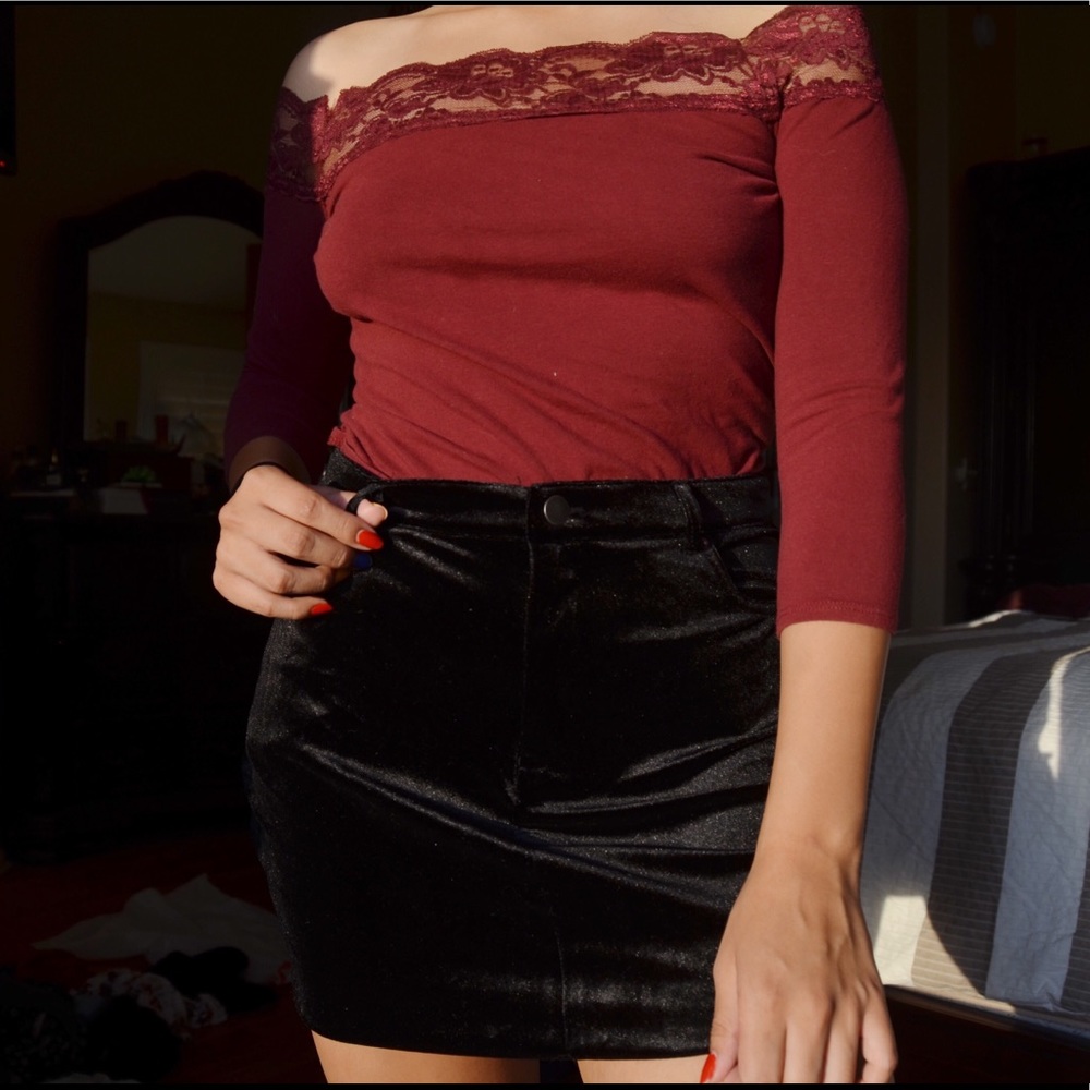 •SOLD• cute velvet mini skirt